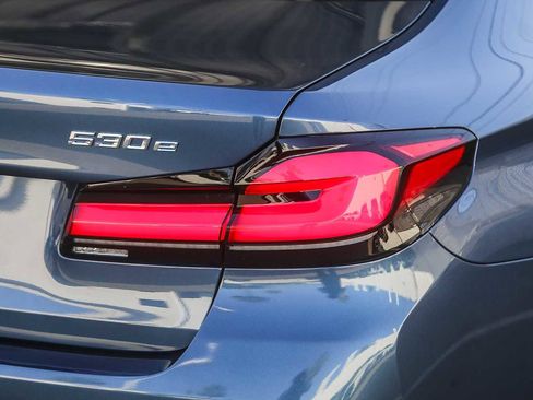 Used 2023 BMW 530e 530e w/ Premium Package image 7