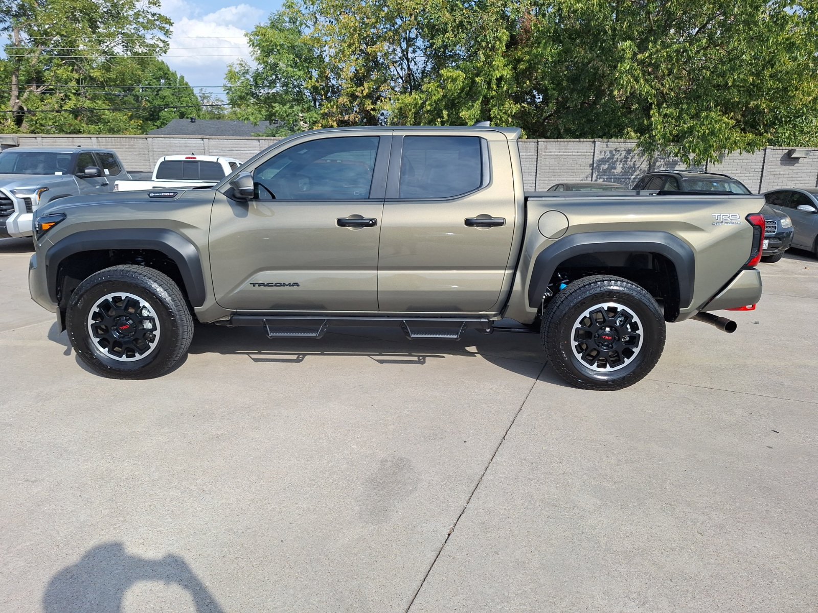 Used 2025 Toyota Tacoma TRD Off-Road w/ TRD Off Road Upgrade Package AWD/4WD image 3
