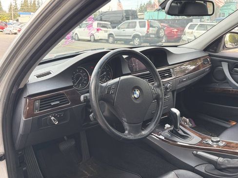 Used 2011 BMW 335i xDrive Sedan AWD/4WD image 5