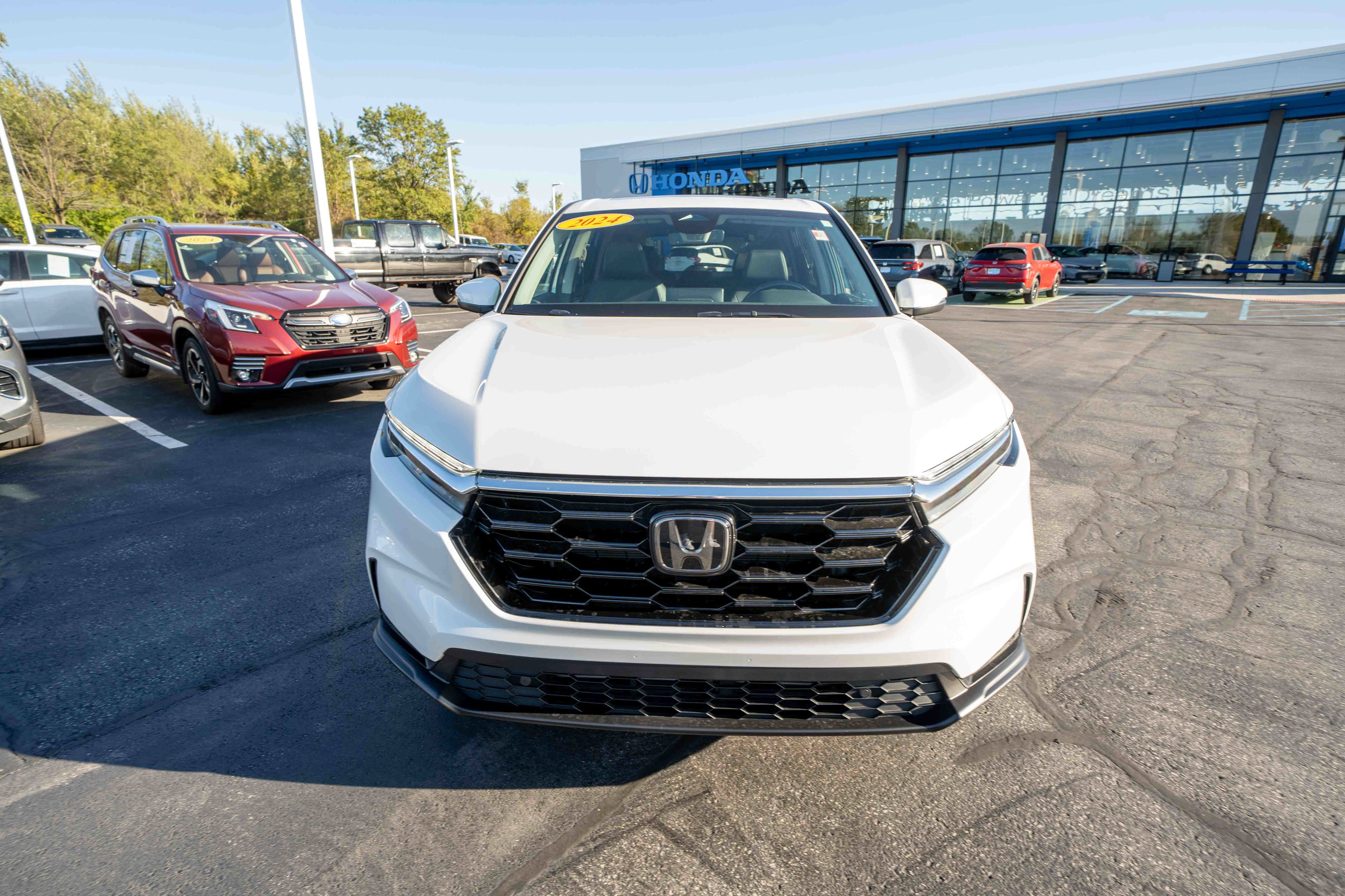 Used 2024 Honda CR-V EX-L image 2
