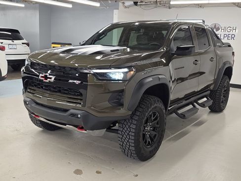 Used 2025 Chevrolet Colorado ZR2 w/ Midnight Edition image 6
