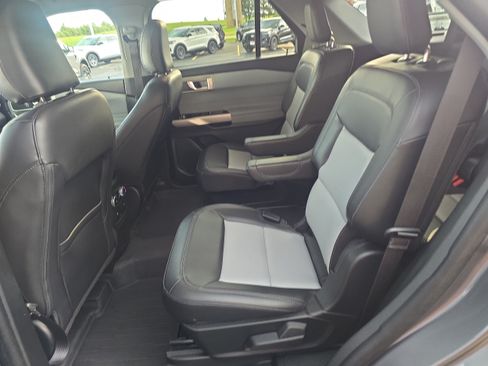 Used 2024 Ford Explorer XLT w/ Equipment Group 202A AWD/4WD image 18