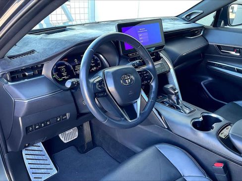 Used 2023 Toyota Venza Limited image 17