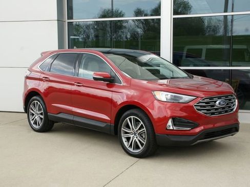 Certified 2022 Ford Edge Titanium w/ Class II Trailer Tow Package image 2