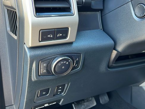 Used 2022 Ford F350 Lariat w/ Black Appearance Package image 28