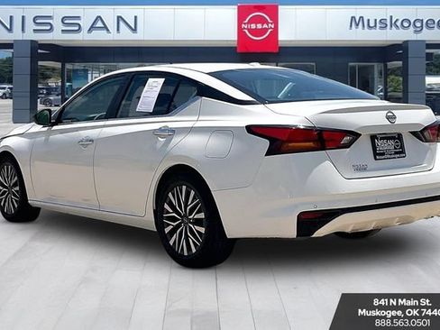 Used 2025 Nissan Altima 2.5 SV FWD image 4