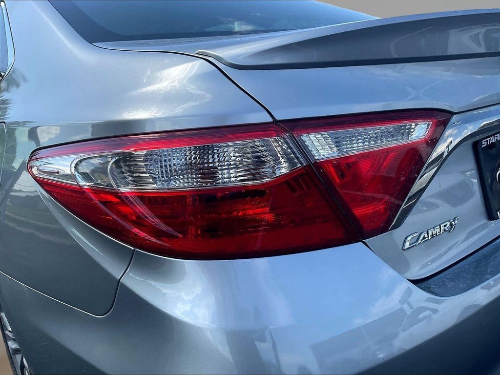 Used 2017 Toyota Camry SE w/ Moonroof Package FWD image 23