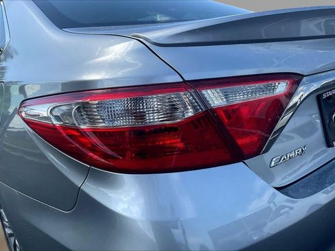 Used 2017 Toyota Camry SE w/ Moonroof Package FWD image 23