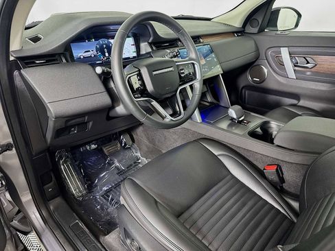 Used 2025 Land Rover Discovery Sport S image 9