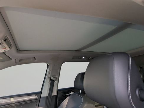 Used 2023 Volkswagen Tiguan SE w/ Panoramic Sunroof Package FWD image 19