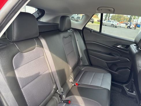 Used 2025 Chevrolet Trax LT w/ LT Convenience Package image 14