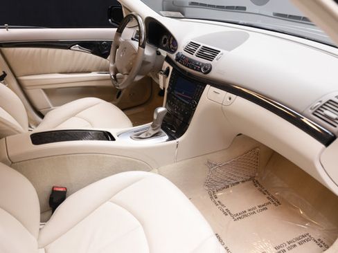 Used 2006 Mercedes-Benz E 350 Sedan image 53