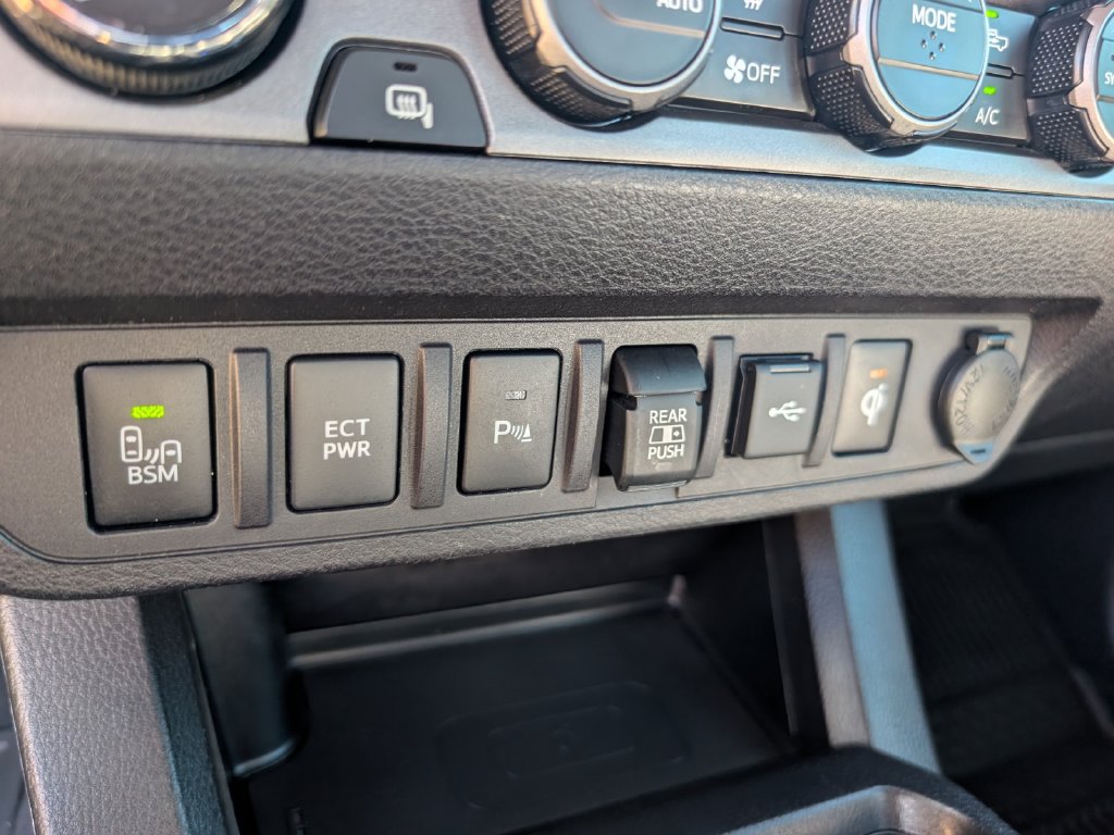 Used 2021 Toyota Tacoma TRD Sport w/ Technology Package AWD/4WD image 18