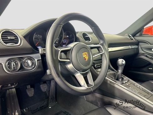 Used 2022 Porsche 718 Cayman RWD image 9