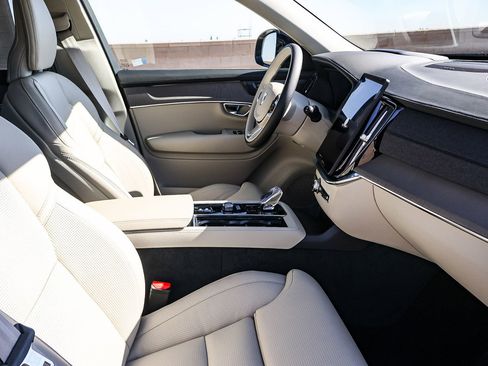 New 2026 Volvo XC90 B6 Ultra image 18