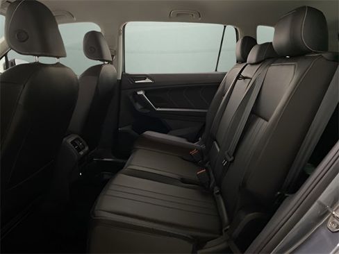Used 2022 Volkswagen Tiguan SE image 62
