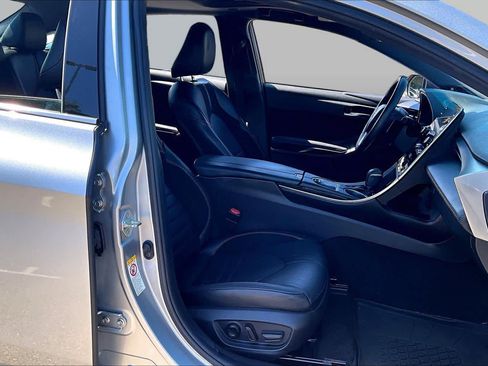 Used 2019 Toyota Avalon Touring w/ Advanced Safety Package FWD image 8