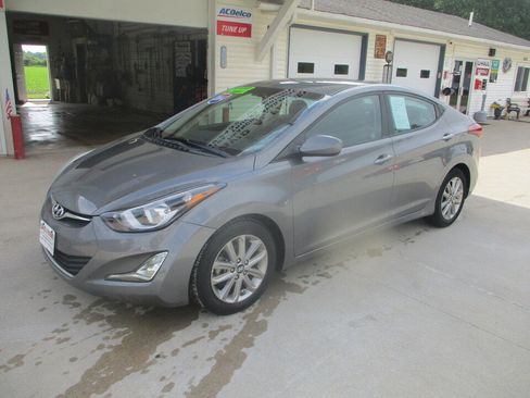 Used 2014 Hyundai Elantra SE w/ Option Group 02 FWD image 11