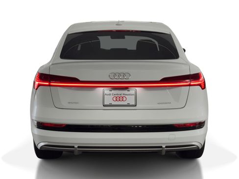 Used 2022 Audi e-tron Premium Plus w/ Premium Plus Package image 10