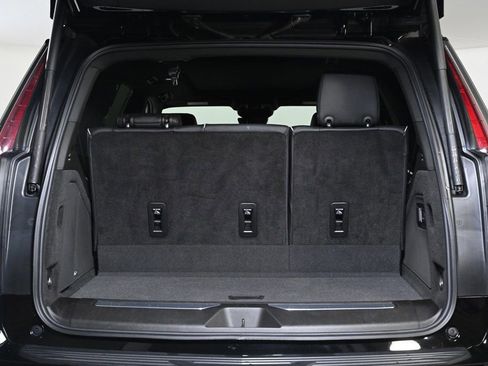 Used 2022 Cadillac Escalade Premium Luxury image 22