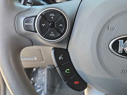 Used 2017 Kia Soul EV + image 24