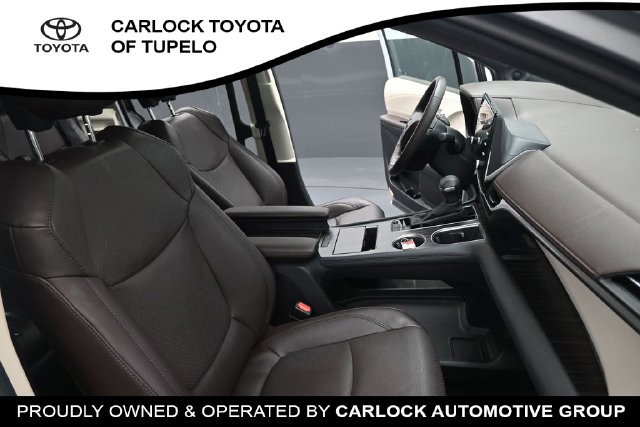 Used 2023 Toyota Sienna Platinum FWD image 40