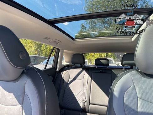 New 2025 Volkswagen Tiguan SE image 17