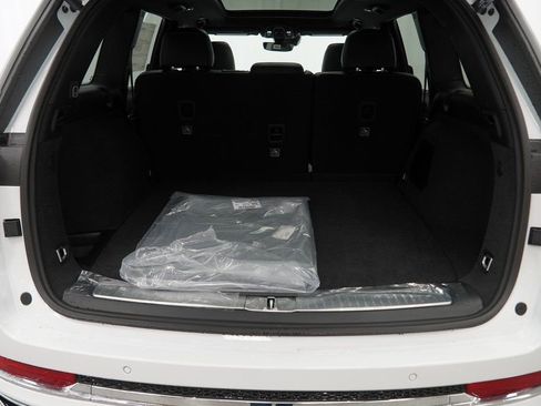 New 2025 Jeep Grand Cherokee Overland image 32