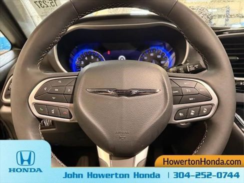 Used 2025 Chrysler Pacifica Select FWD image 19