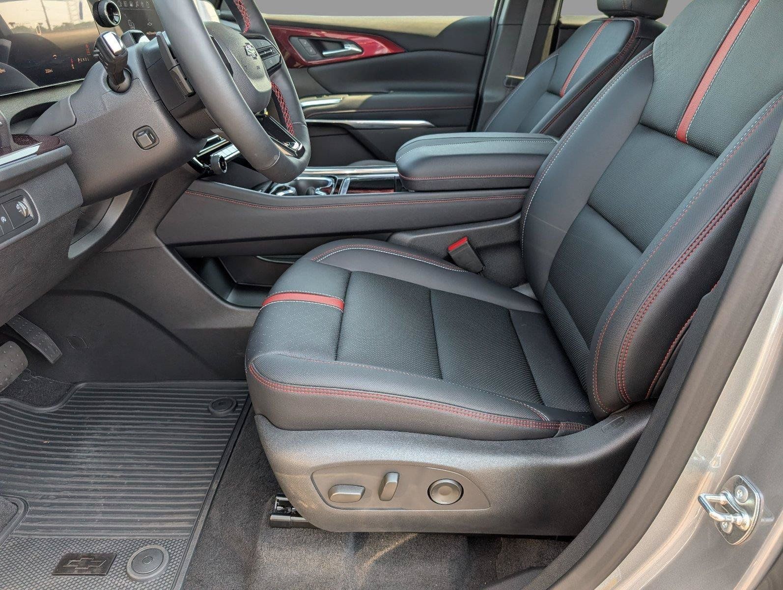 New 2026 Chevrolet Traverse RS FWD image 12