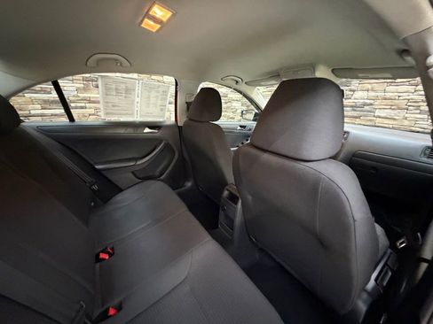 Used 2015 Volkswagen Jetta S image 28