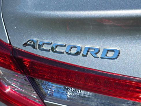 Used 2018 Honda Accord EX image 4