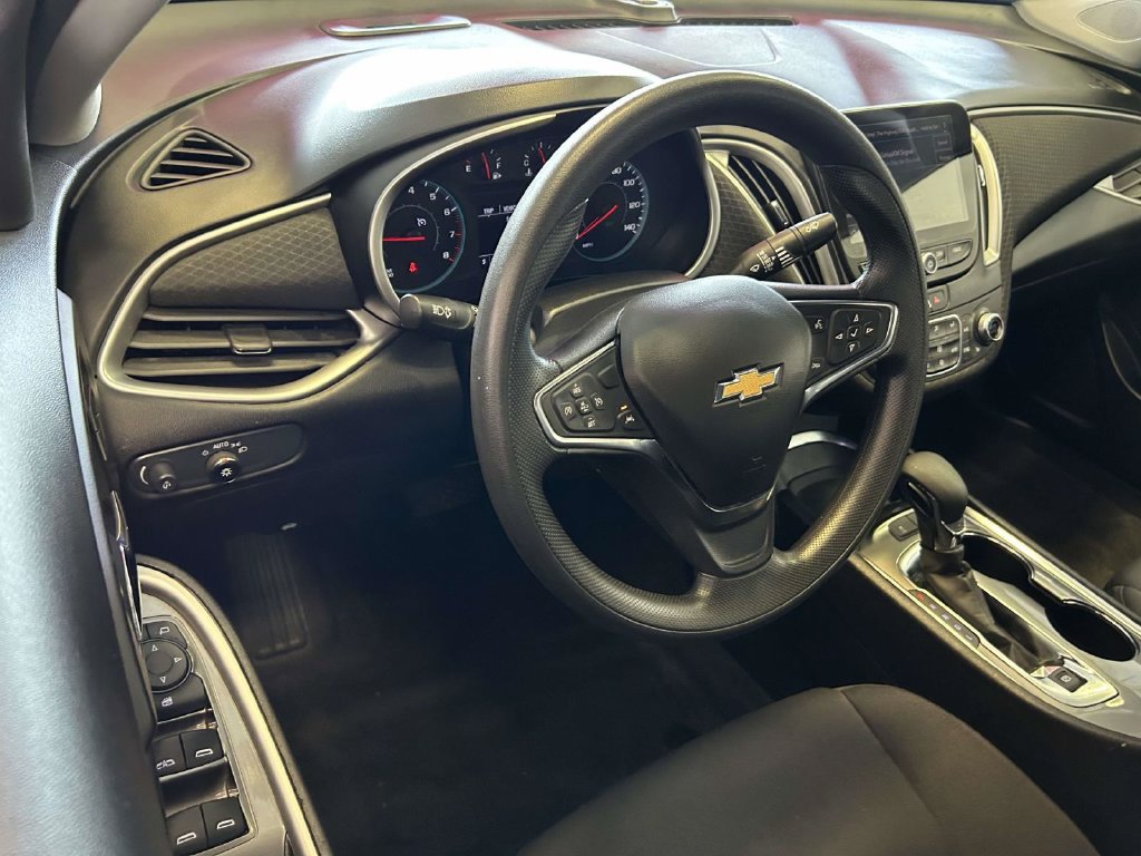 Used 2025 Chevrolet Malibu LT FWD image 12