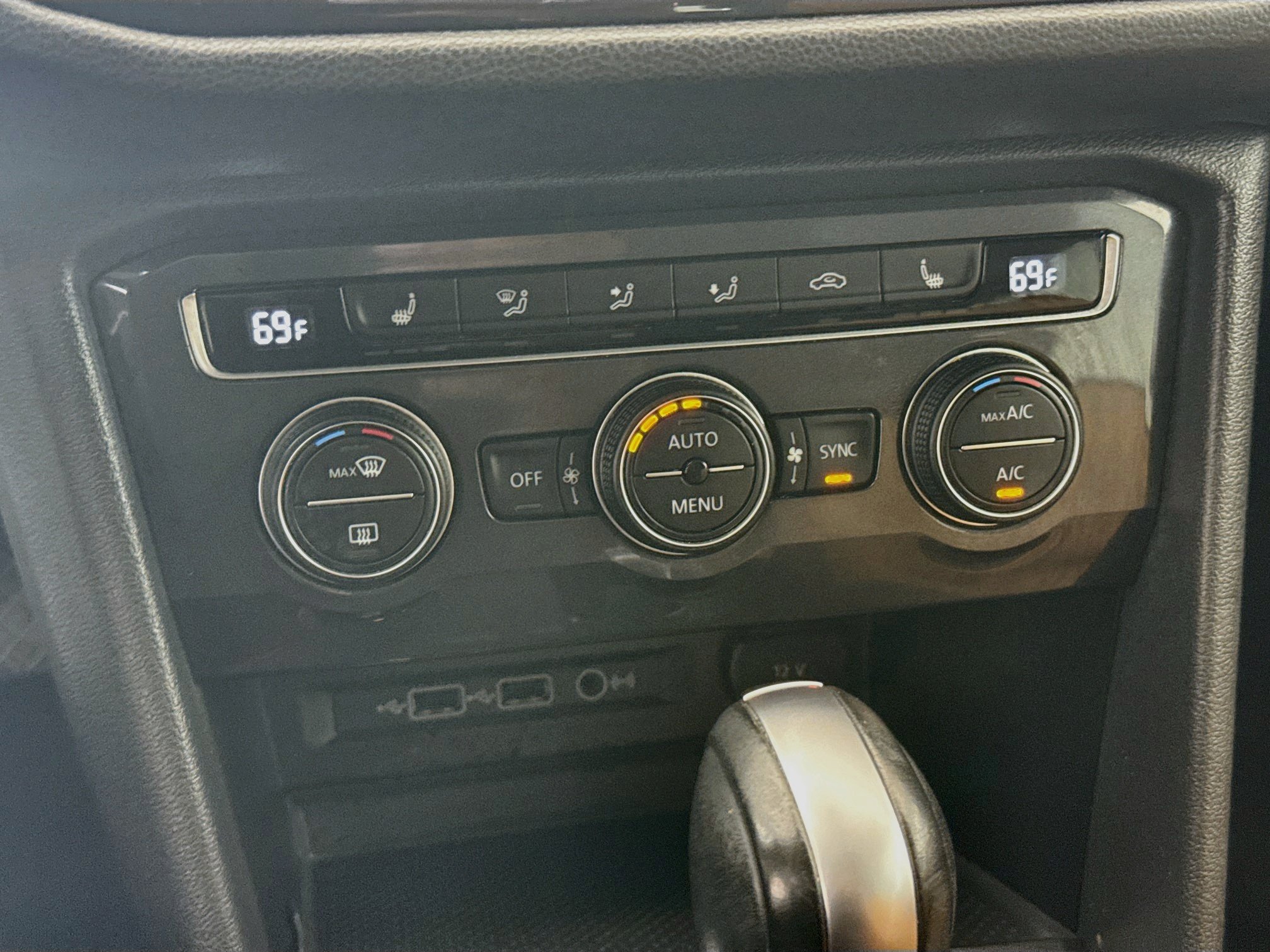 Used 2019 Volkswagen Tiguan SE FWD image 16