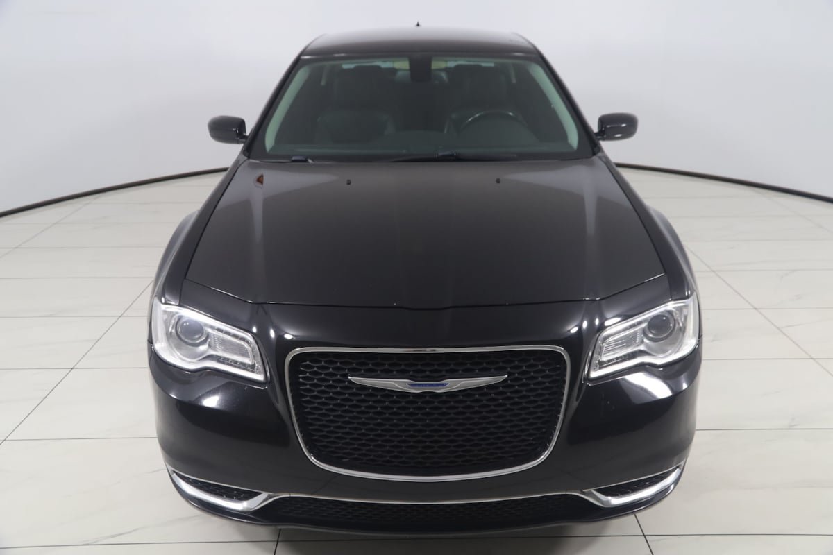 Used 2015 Chrysler 300 Limited RWD image 46