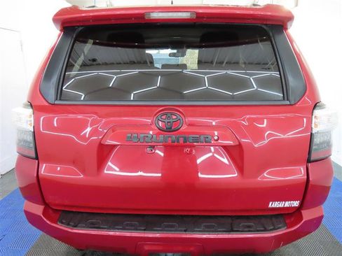 Used 2020 Toyota 4Runner SR5 AWD/4WD image 11