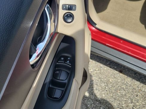 Used 2015 Nissan Rogue SV w/ SV Premium Package AWD/4WD image 10