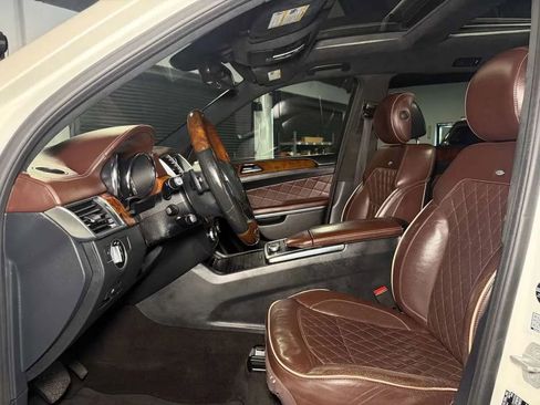 Used 2015 Mercedes-Benz GL 550 4MATIC image 34