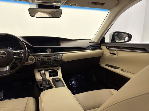 Used 2016 Lexus ES 350 w/ Premium Package w/Wood Trim FWD image 34