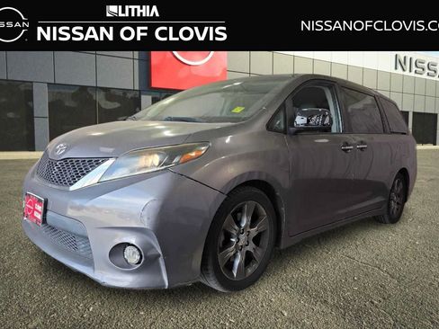 Used 2015 Toyota Sienna SE w/ SE Preferred Package FWD image 1