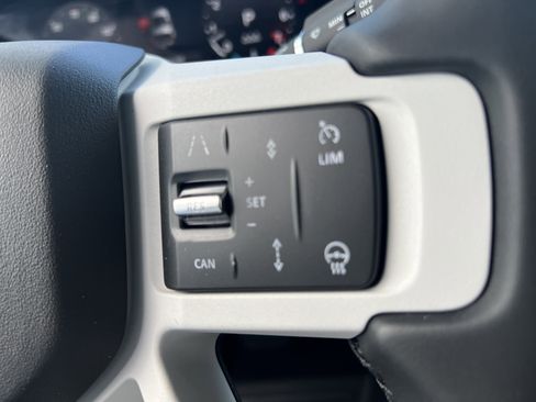 New 2025 Land Rover Defender 90 X-Dynamic SE image 12