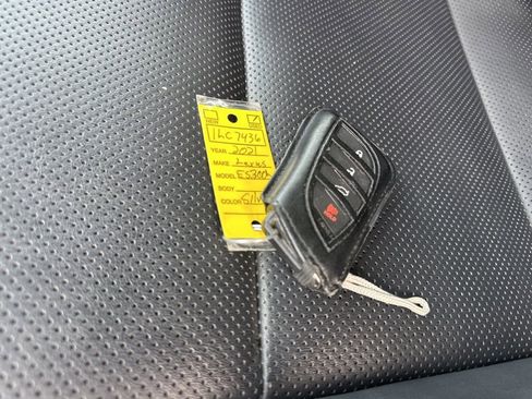 Used 2021 Lexus ES 300h w/ Premium Package image 35
