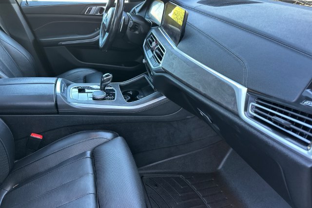 Used 2022 BMW X5 xDrive40i w/ M Sport Package AWD/4WD image 15