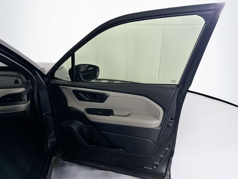 Used 2025 Subaru Forester Premium AWD/4WD image 30