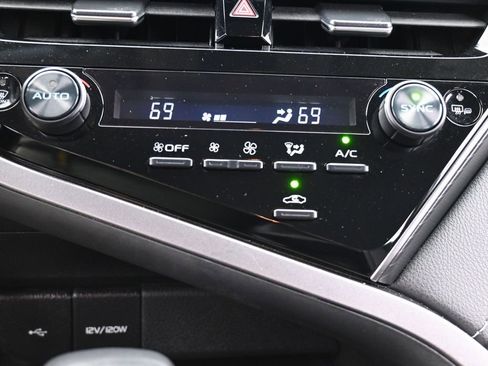 Used 2022 Toyota Camry SE image 23