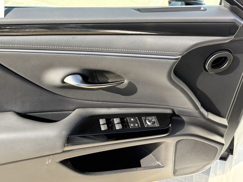 Certified 2024 Lexus ES 350 w/ Accessory Package (Z1) FWD image 18