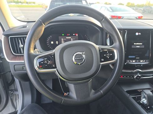 Used 2023 Volvo XC60 B5 Plus FWD image 13