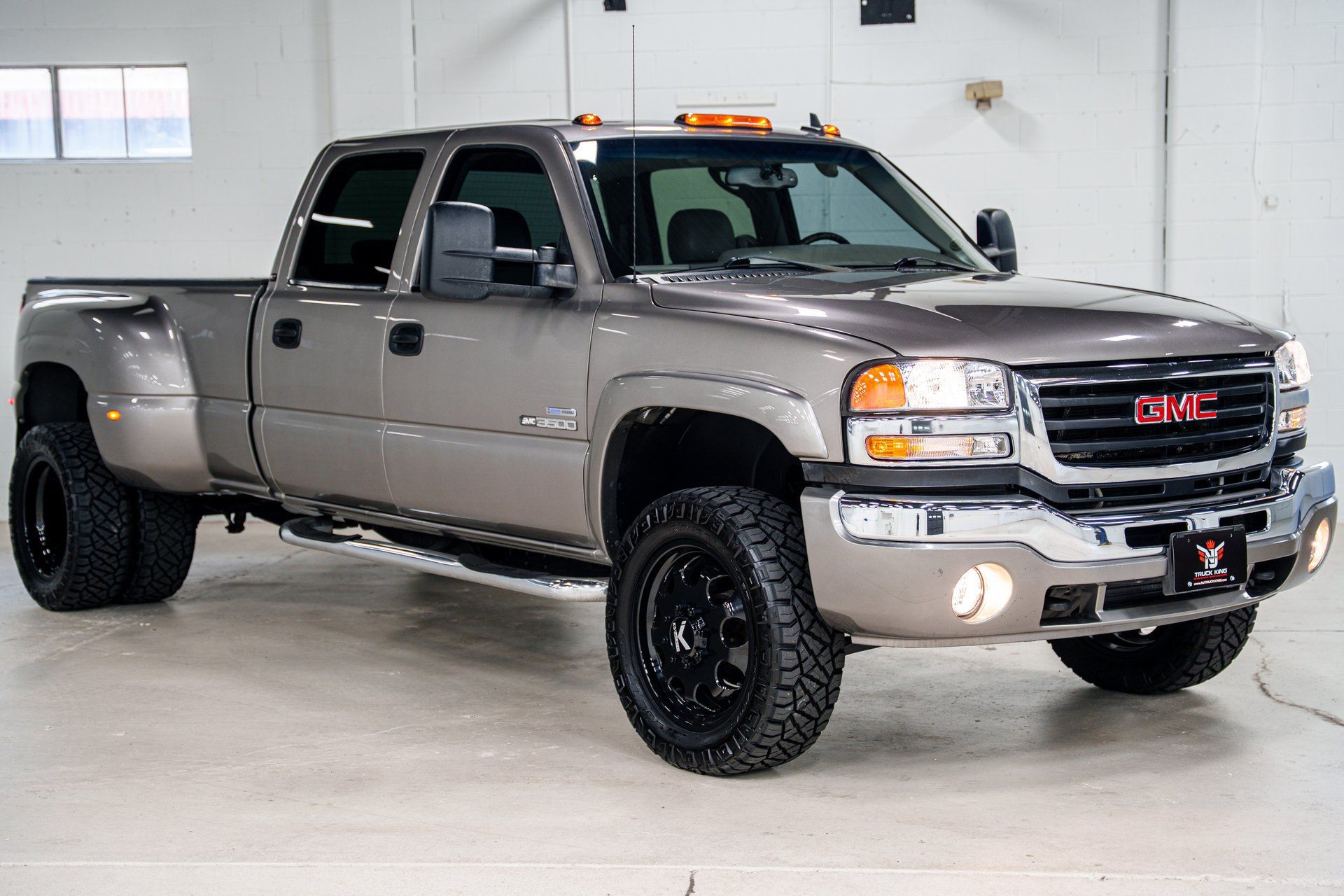 Used 2007 GMC Sierra 3500 SLT w/ Heavy-Duty Power Package AWD/4WD image 4