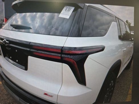 Used 2024 Chevrolet Traverse Z71 AWD/4WD image 3