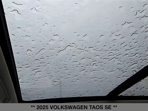 Used 2025 Volkswagen Taos SE w/ Panoramic Sunroof Package image 30